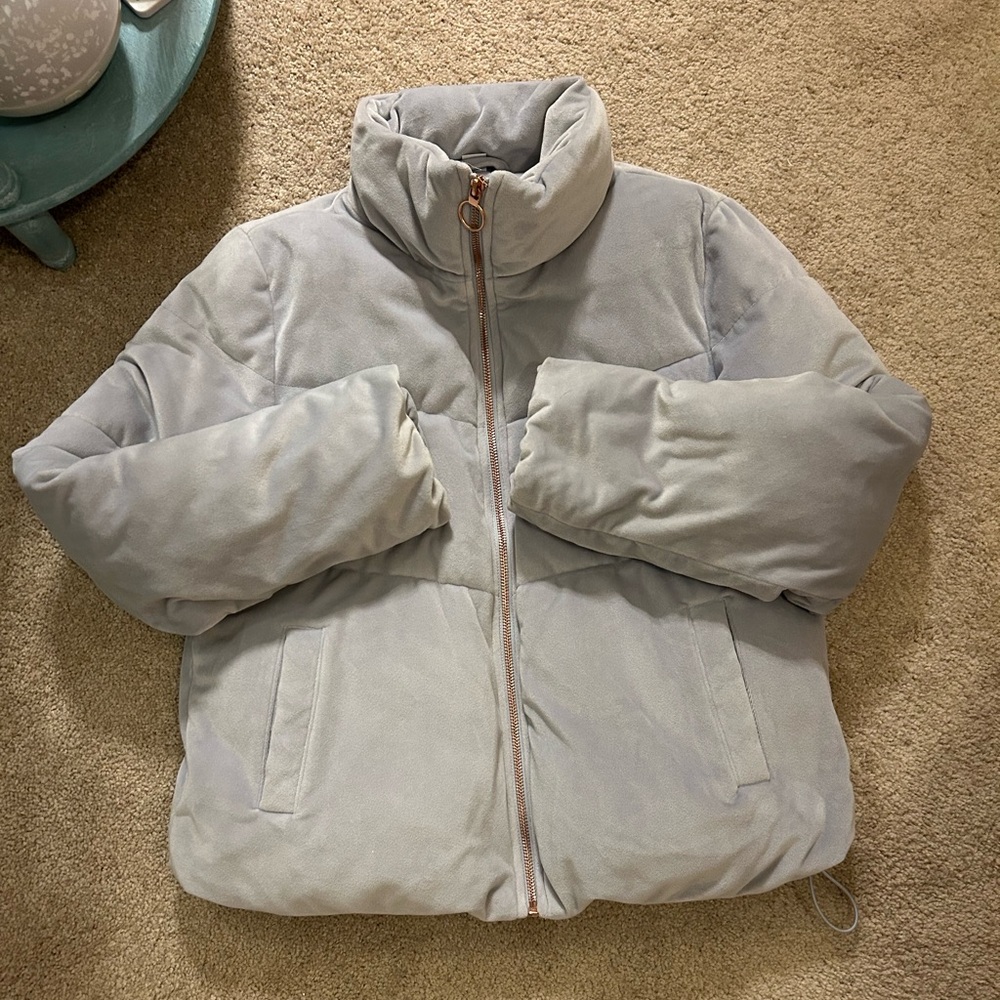Old Navy Active Light Gray Jacket Soft Smooth Puffy Cozy Size Small - Picture 1 of 5